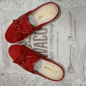 SPENCO  Barbados slide mule.